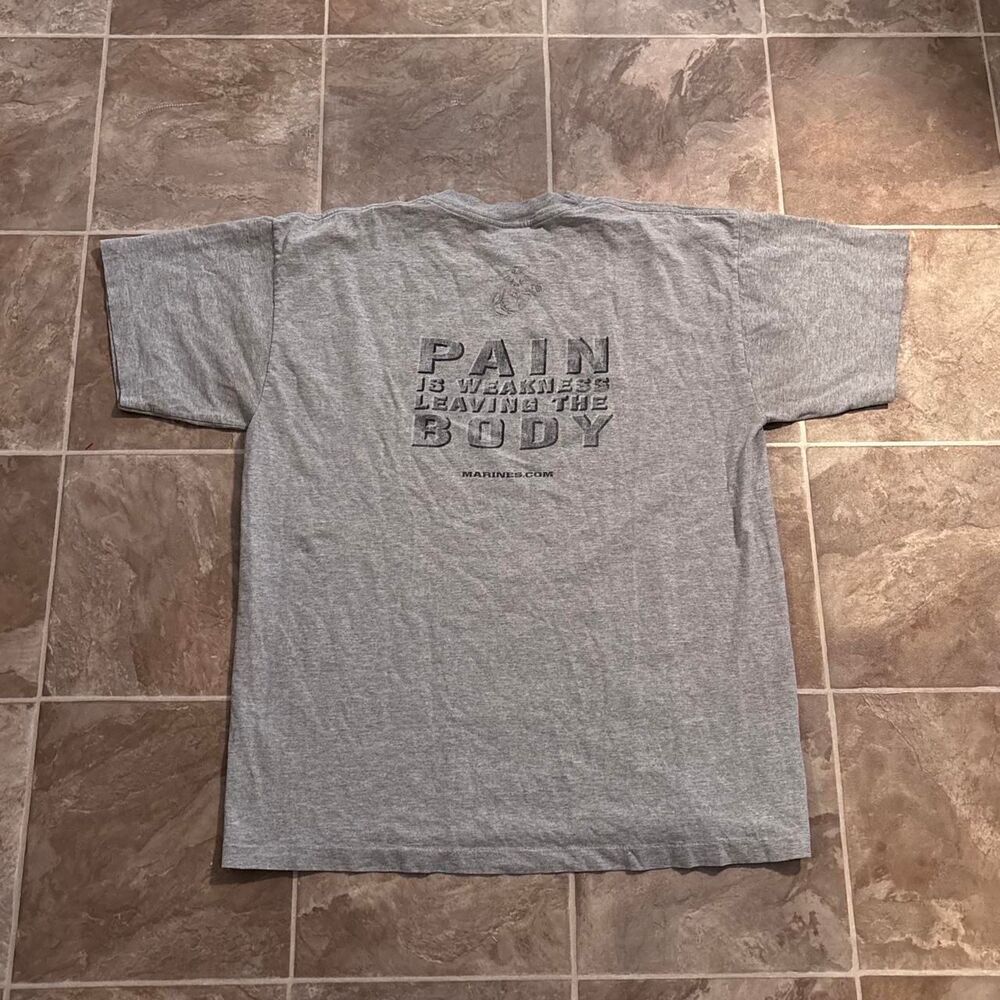 Vtg 1990s US Marines 'PAIN IS WEAKNESS LEAVING THE BODY' single stitch, size L